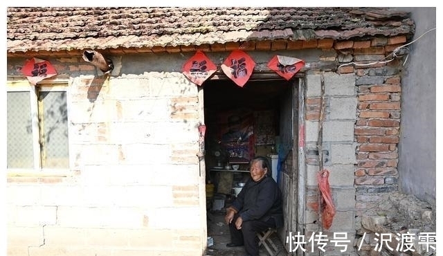 秘诀|100岁奶奶,饭前习惯特殊,至今满头黑发,看长寿秘诀是啥