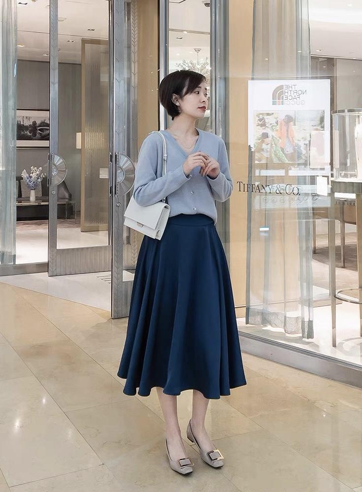 秋冬|别再一味地追求减龄了,针织衫搭配伞裙保温又好看,洋气又显瘦!