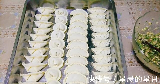芹菜|夏天吃这馅的饺子，又鲜又嫩，满嘴留香，比韭菜茴香都好吃！