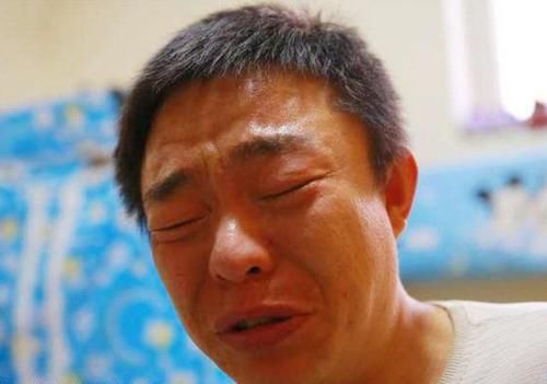 男孩电梯里放屁，好心男子让宝爸带孩子看医生，事后宝爸登门道谢