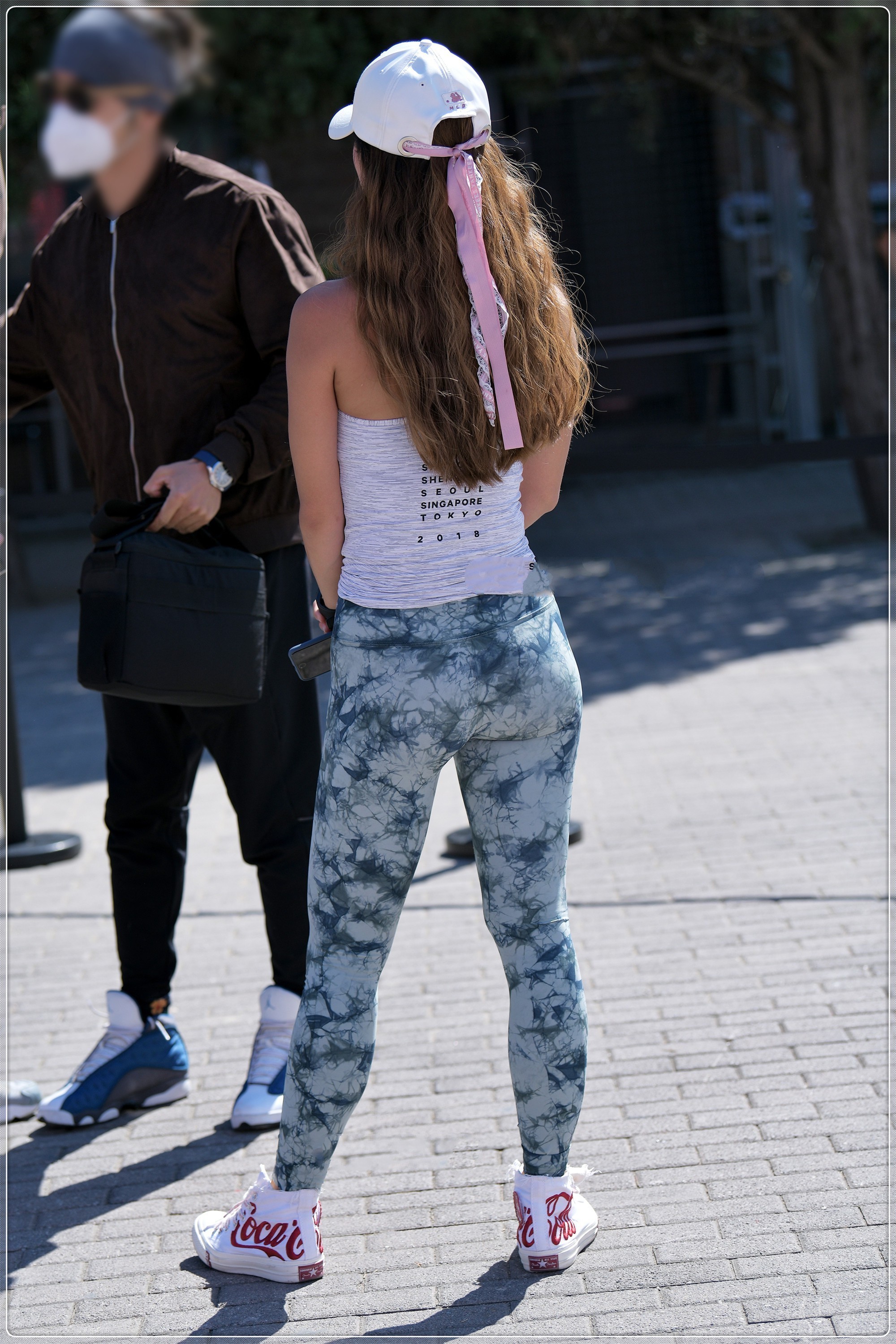 好身材 浅灰色背心搭配迷彩健美裤,清凉舒适,凸显好身材