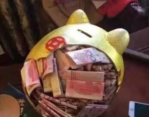 期末考试|儿子期末考试得了第一名,宝妈砸开存钱罐给奖励,一锤下去却懵了