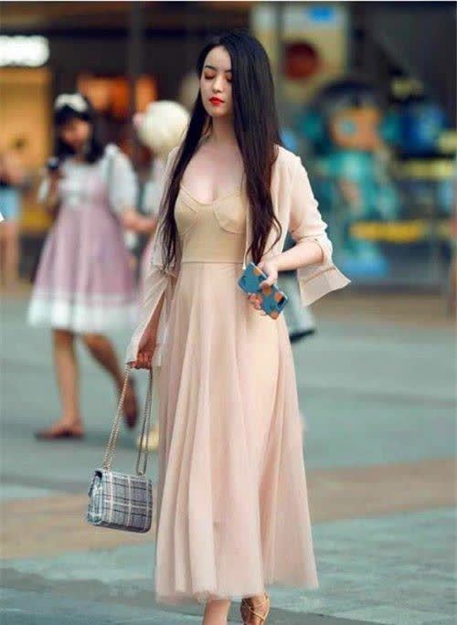 甜美可爱 超可爱的小姐姐, 展现性感酷雅气质, 笑容甜美可爱