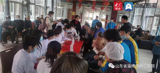 曹主任|淄博市中心医院东院消化内科联合药学部开展尊老敬老健康义诊活动