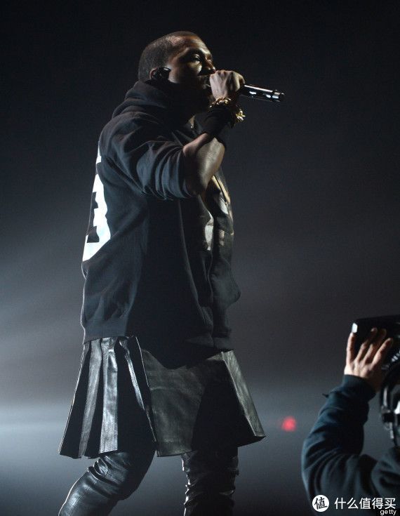 west|再次上身独特面罩，Kanye West的时尚影响力是否依旧？