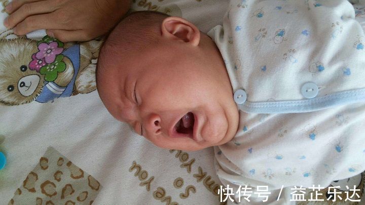 婴幼儿|宝宝睡觉时,如果有这五个举动,说明大脑发育的更好,会更聪明