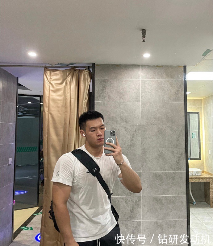 训练|又壮又帅的肌肉小哥,练就霸气麒麟臂,荷尔蒙爆棚,男友力十足!