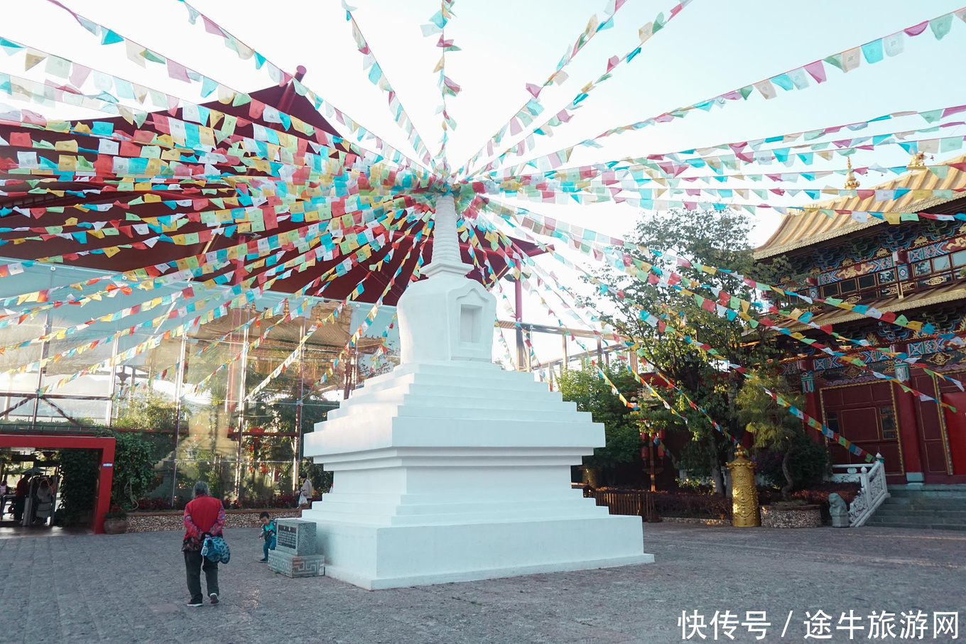 玉龙雪山下，开启一场梦幻的霍比特人之旅