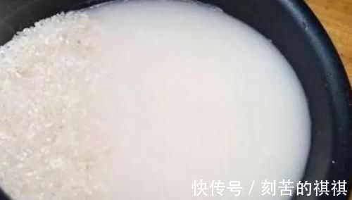 养花用什么水浇灌2种'万能浇花水'，浇啥花都能越长越旺盛