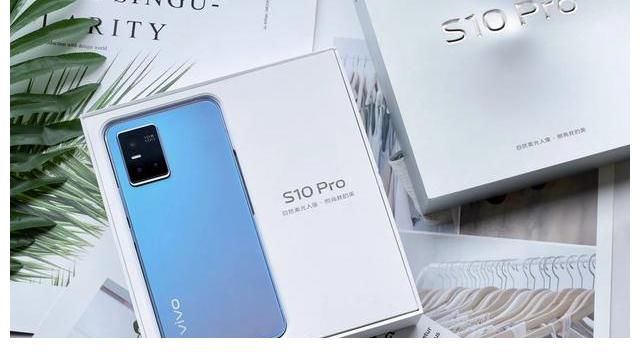 柔光灯|晚上和朋友出去玩，带vivo S10 Pro去拍照，可以吗？