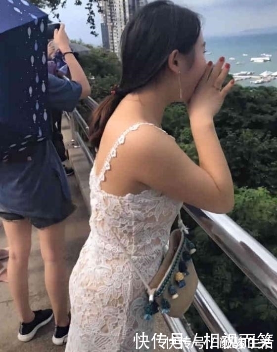 女生 微胖女神穿镂空连衣裙,吸睛无数,网友明人不说暗话,做我女友