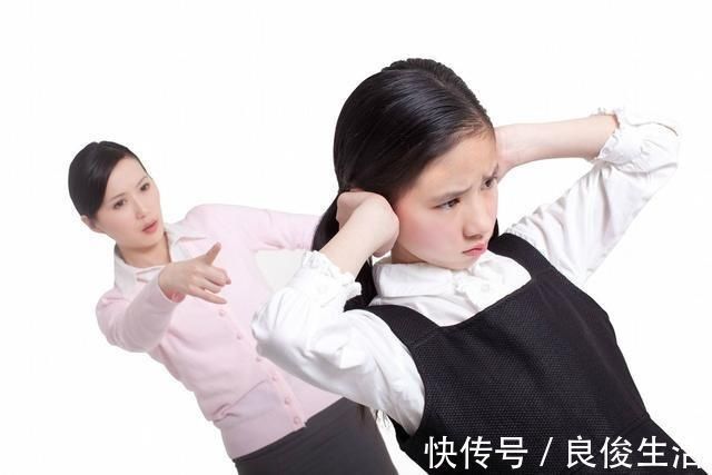 家长|没事翻开孩子的书包,里面的东西让父母哭笑不得,你能忍到第几张