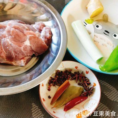 外酥里嫩的肉夹馍别再炒着吃，学我这样做，孩子抢着吃