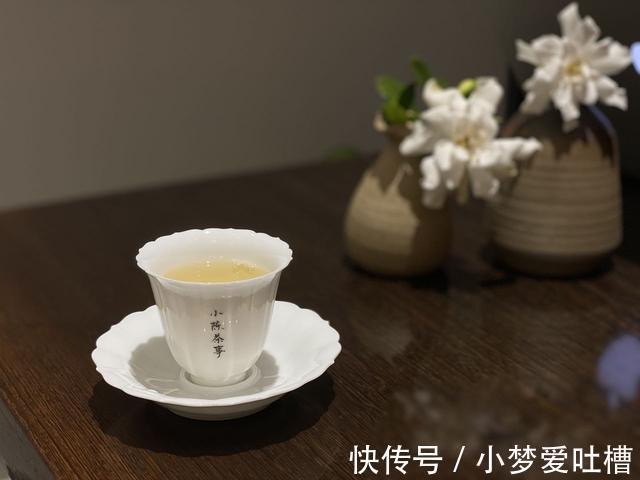 春白茶|冬天煮老白茶暖身，夏天喝新茶解暑，那秋天该如何喝白茶润燥