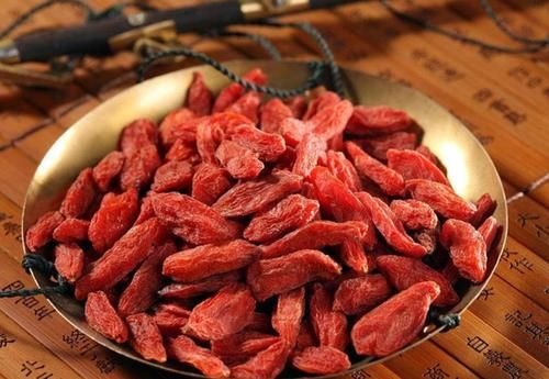 睡眠质量|睡前干吃5粒枸杞,坚持一段时间后,身体会有啥变化?不妨了解