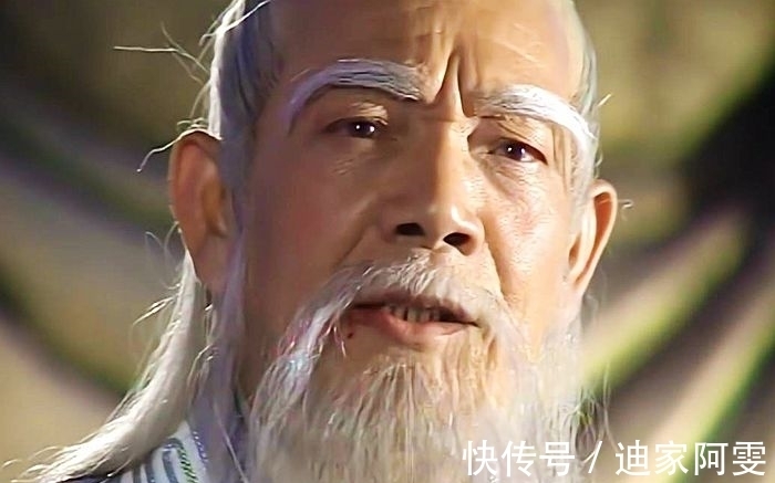 郭靖!倚天屠龙记中,有一人武功超过张三丰,书里提示他是郭靖的孙子