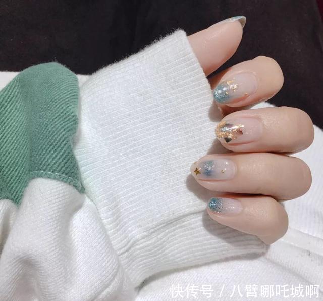 巧克力色|5款金箔美甲，提升时尚感，让你的指甲锦上添花