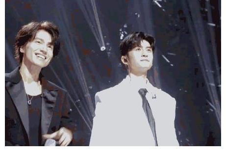 哥哥们初舞台排名公布，言承旭张云龙一秒互选，李承铉小尾巴出现