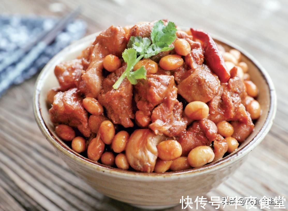 要想把黄豆鸭做得好吃，掌握这两个小窍门，鸭肉不腥，紧致有嚼劲