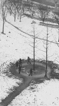 |搞笑GIF趣图:妹子拍照很赞,用这样的姿势好看的都是大长腿