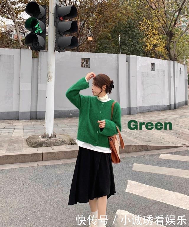 沉闷|拒绝沉闷老气,冬天的衣服就是要五颜六色,照着穿减龄显气质