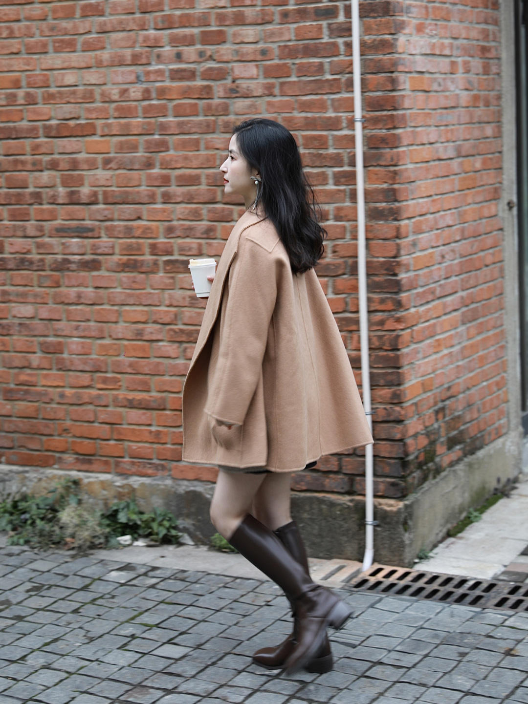 大衣|斗篷大衣才是冬季的最浪漫穿搭,借鉴4个实用款式,帮你赢得优雅