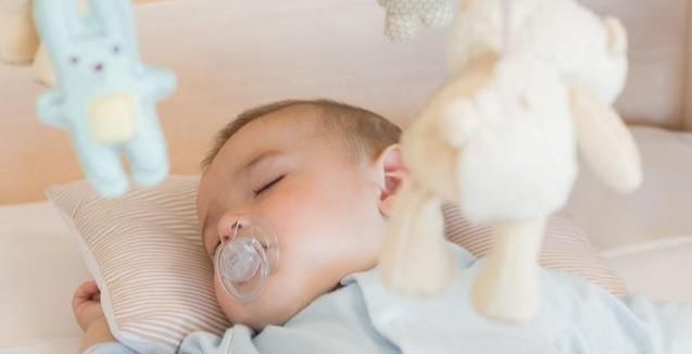 睡眠|宝宝一般会经历四个“睡眠倒退期”,教你三招,轻松助娃度过
