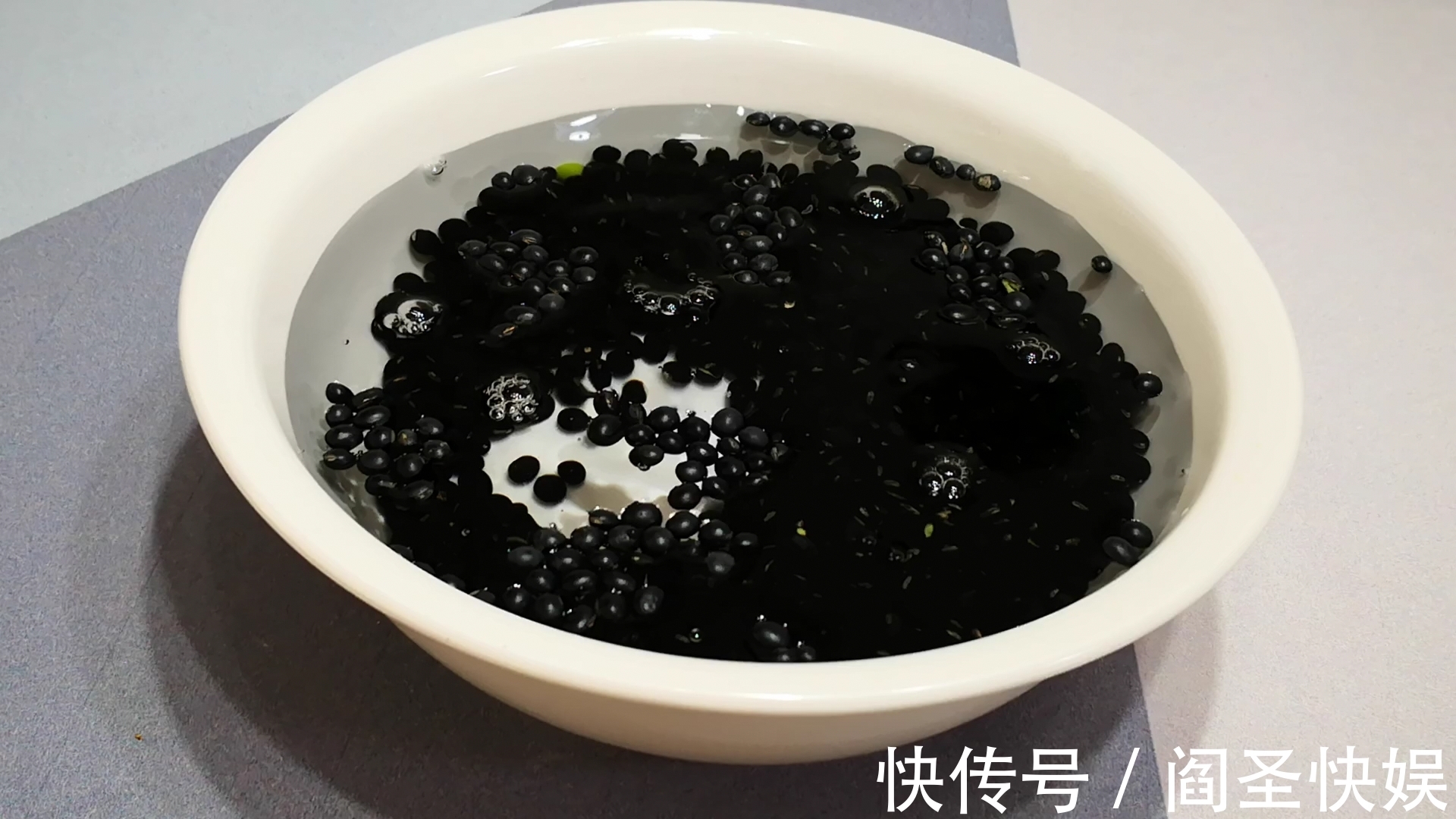 峰子|黑豆放锅里蒸一蒸,作用拿钱都买不到,80岁奶奶偷教妙招,真管用