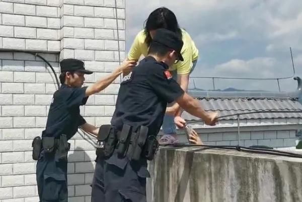 蓝山县公安局|【我为群众办实事】女子产后抑郁欲轻生 民警火速救援保平安