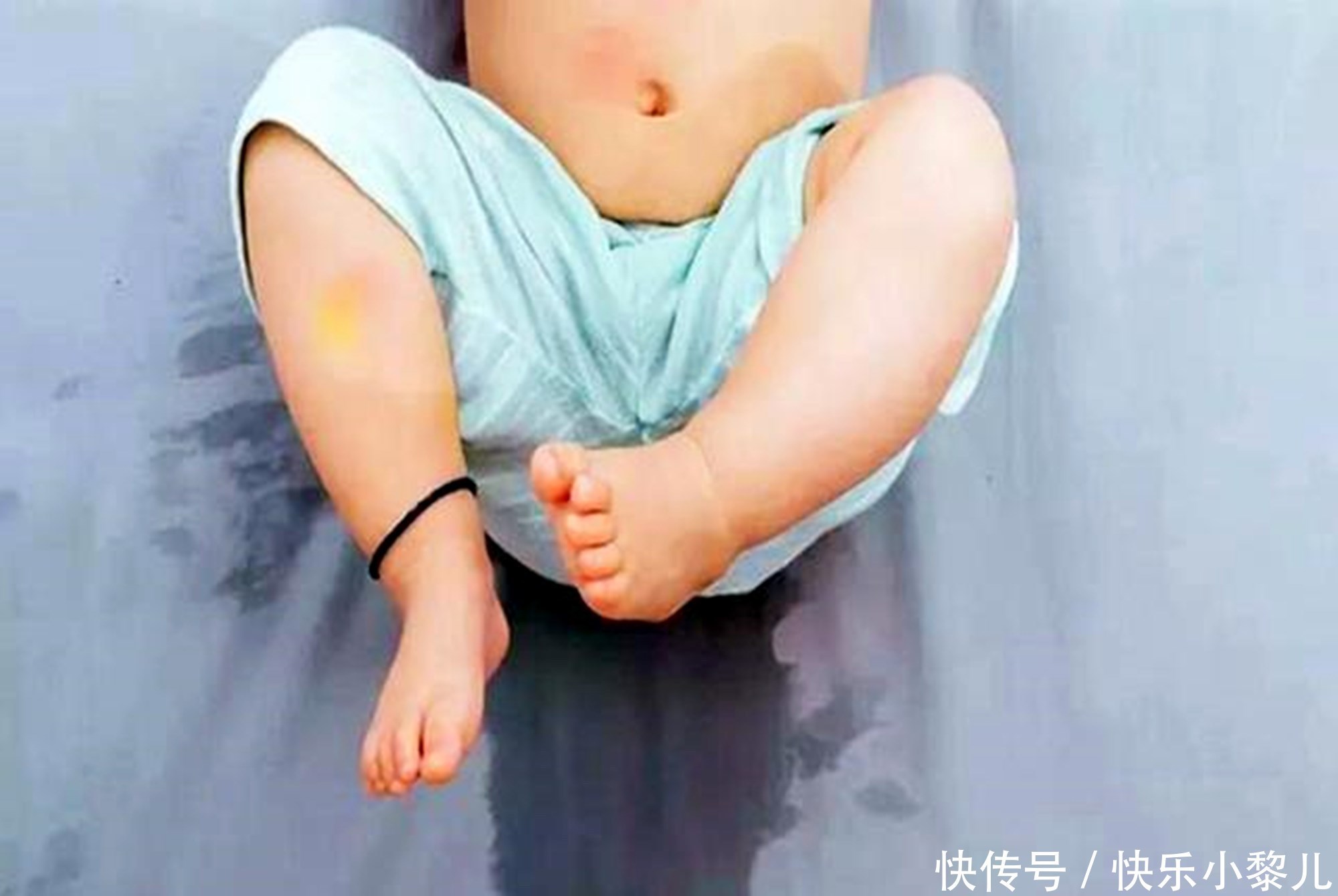宝宝|“新型把尿”蔓延,年轻爸妈以为是科学育儿,伤娃排尿系统不自知