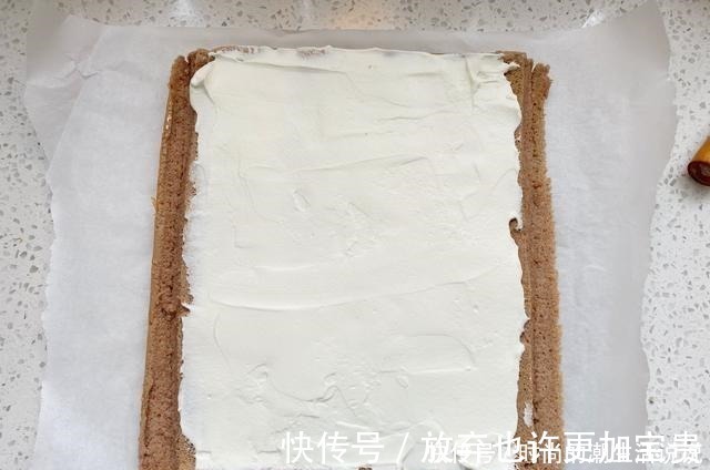 自制香浓的可可蛋糕卷,做法简单又方便,怎么卷都不开裂