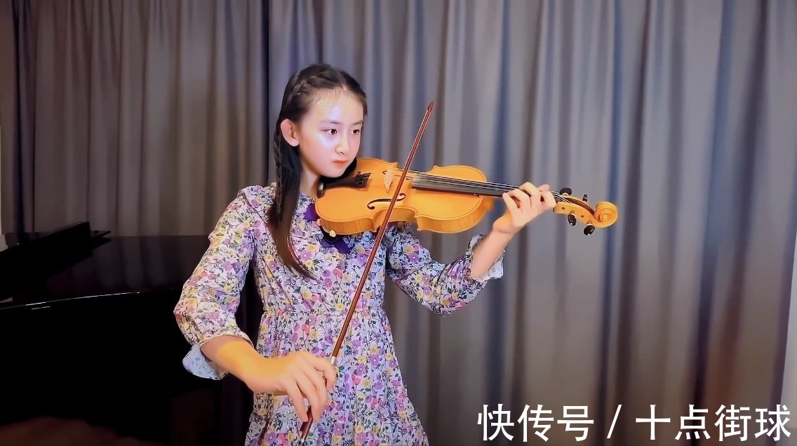 田亮|田亮全家玩家庭冰壶比赛,女儿13岁身高已近1米7,颜值像妈很漂亮