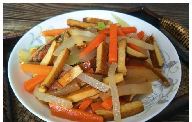 豆干|冬瓜这样做太好吃了,加入2样配菜,冬瓜清淡透明有营养,真香