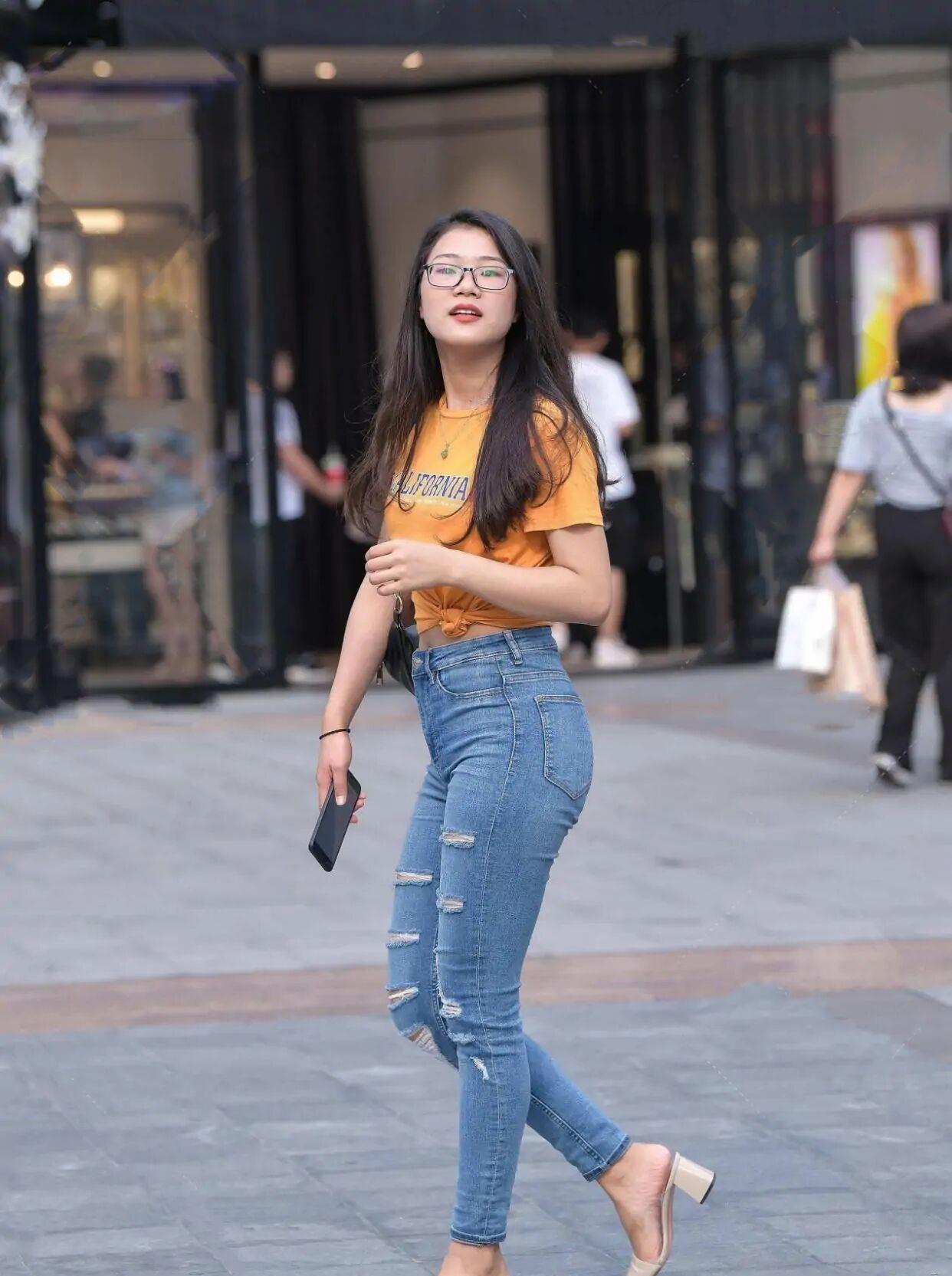 高跟鞋|别太依赖连衣裙,夏季穿搭讲究“丰富多彩”,才会时髦洋气不撞衫