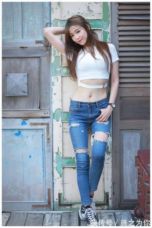 时尚 优雅端庄的牛仔裤,尽显时尚大方的女性魅力,衬托出典雅气质!