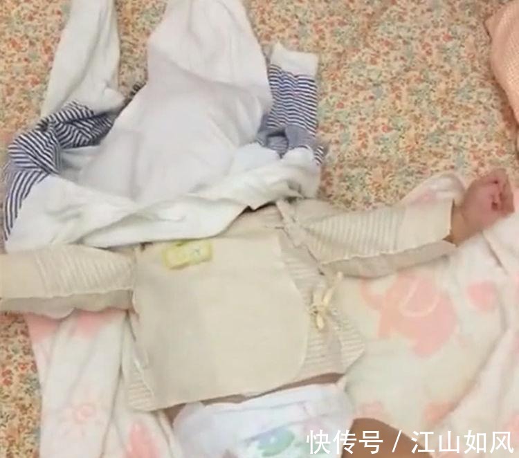 爸爸|萌宝的头被爸爸盖住, 接下来就一动不动了, 网友直呼玩大了!