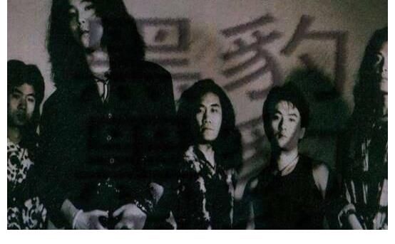 窦唯的幻灭史:从“摇滚巨子”到“查无此人”,经历了什么?