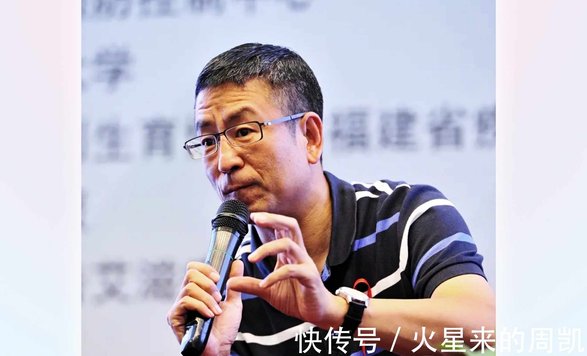 讲歪理还能够义正严词,好似你是正义的化身,您真如此干净?