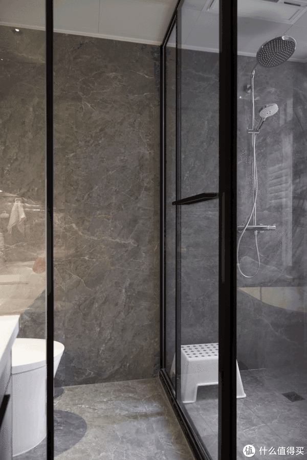 卫浴|绝！5口之家0杂物，只靠1扇门实现卫浴三分离