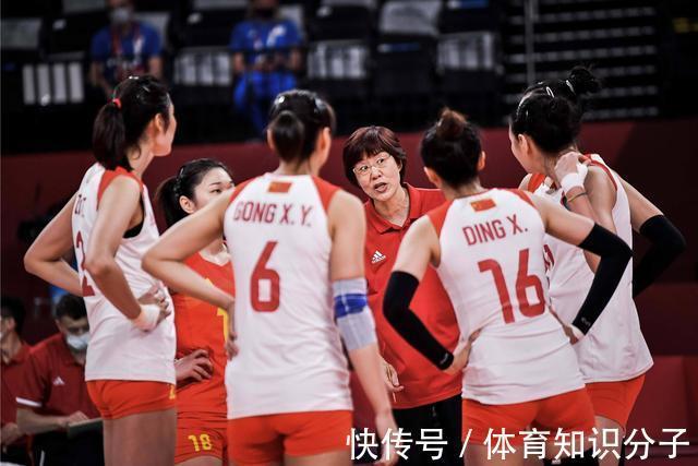 中国女排|中国女排破开荒搞个国家队自己报名,意欲何为?要拿男足开刀了