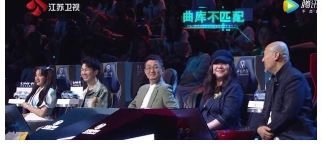 這檔用大型摳像綠幕的綜藝，把騰格爾和唐國強都整不會了