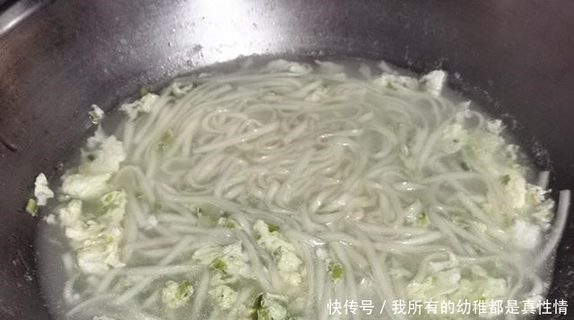 一人在家,煮碗面最省时间,10分钟出锅,又省事又好吃还热乎