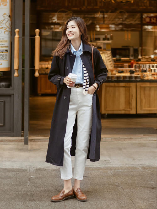 春天，解锁风衣的时髦穿法：和这几条裤子搭配