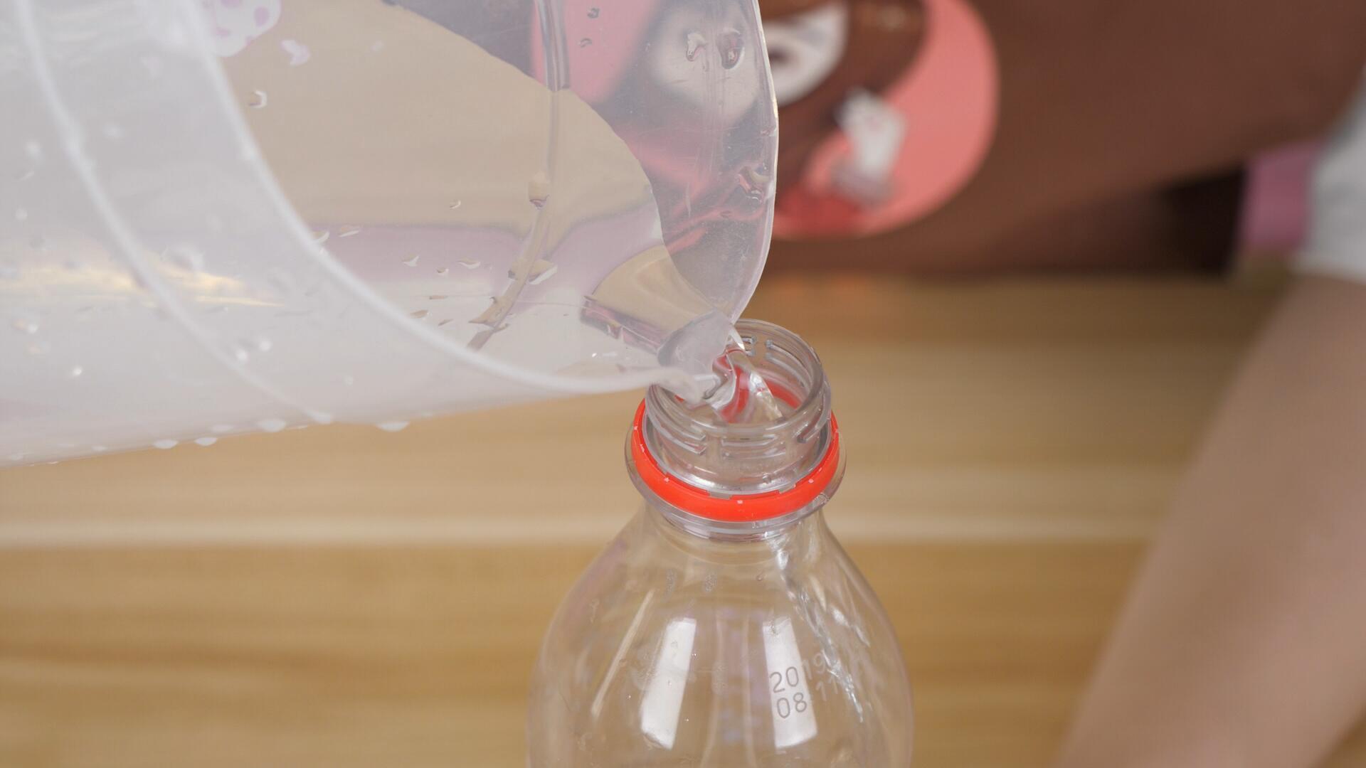 洗菜池里插个塑料瓶，解决家家户户都困扰的难题，好方法省钱实用