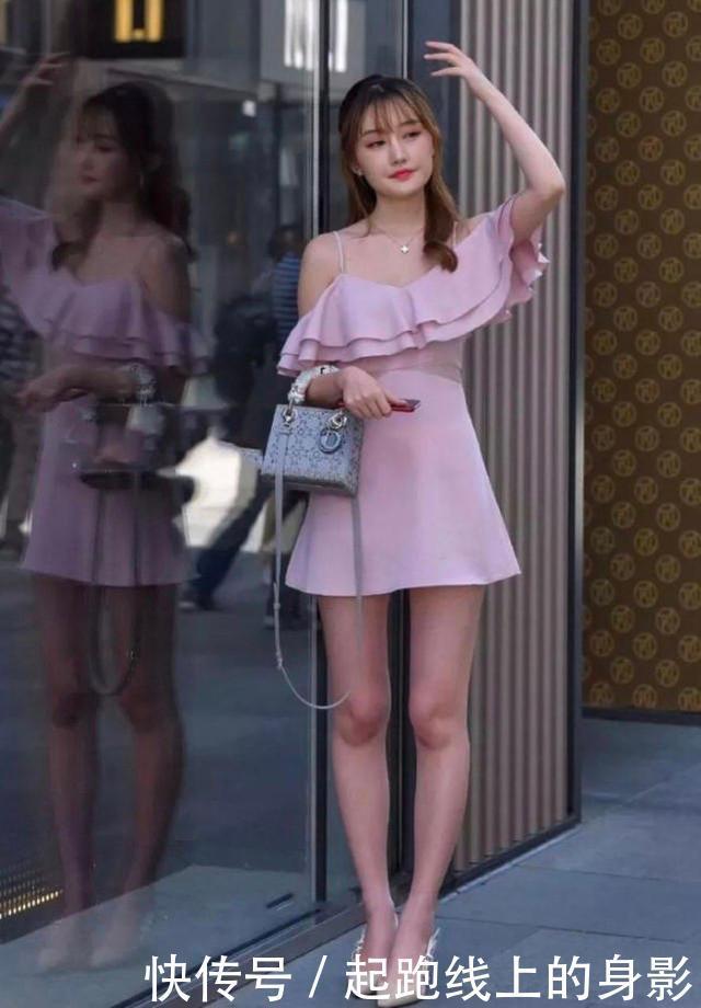 粉色|粉色减龄连衣裙搭配荷叶边,甜美可爱,青春靓丽