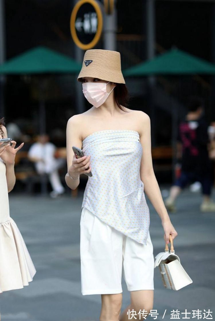 裙子|街拍:闷热的季节,所以应该有一些靓丽的颜色