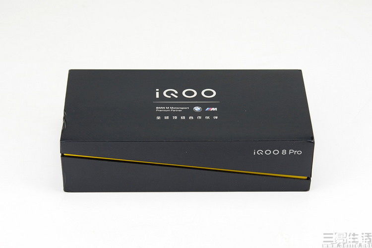 首发|iQOO 8 Pro首发评测：最强屏幕，性能和拍照也都到顶