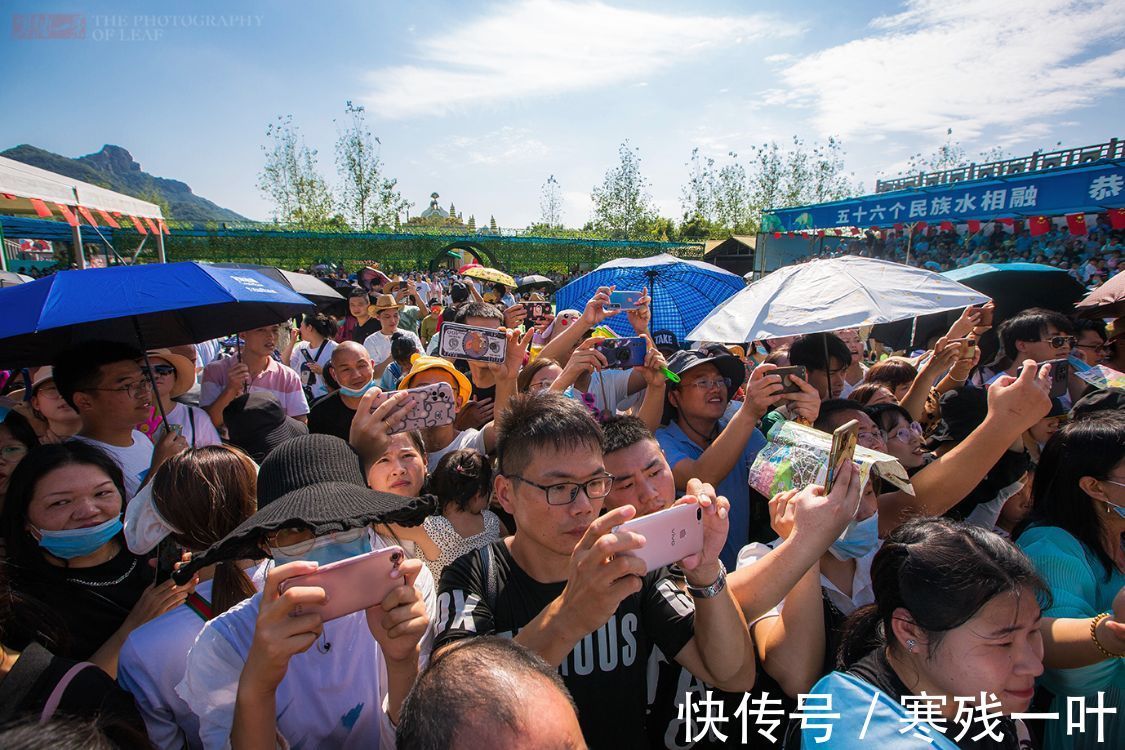 阿麦从军|国庆第二天浙江一景区人山人海，据说来了七位明星，看看谁来了