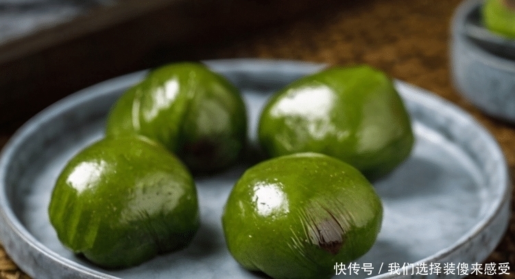 做青团时,牢记2大步,颜色翠绿不发黑,清香软糯又好吃