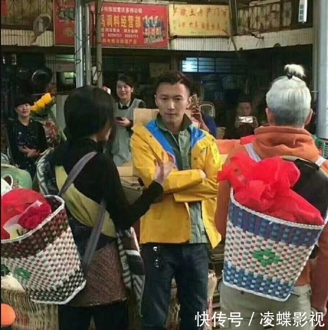 廚子謝霆鋒再次走進(jìn)云南,去麗江農(nóng)貿(mào)市場或可與他偶遇